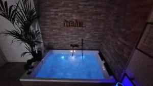 a hot tub in a room with a plant at Villa Joy Verona - Lovely Suite in Verona