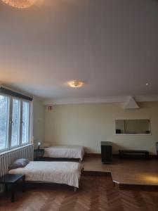 Ένα ή περισσότερα κρεβάτια σε δωμάτιο στο Rentalux Hostel - private dormitory and double rooms for 10 guests