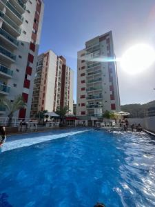 Bazén v ubytování Apartamento Guarujá enseada nebo v jeho okolí