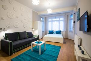 Televízia a/alebo spoločenská miestnosť v ubytovaní Concept Apartments
