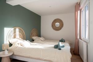 Ένα ή περισσότερα κρεβάτια σε δωμάτιο στο Au pied du Clocher - Centre ville +7 φωτογραφίες