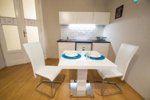 Kuchyňa alebo kuchynka v ubytovaní Concept Apartments