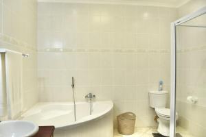 Ένα μπάνιο στο Strandlopertjie2 #3 Self-catering Home +15 φωτογραφίες