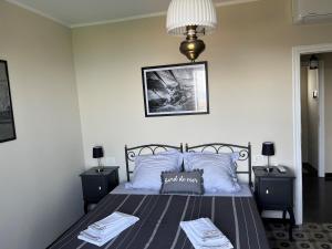 Ένα ή περισσότερα κρεβάτια σε δωμάτιο στο Fabulous Italian villa with panoramic sea view