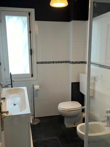 Ένα μπάνιο στο Fabulous Italian villa with panoramic sea view +32 φωτογραφίες