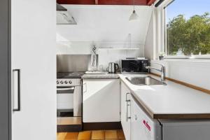 Una cocina o cocineta en Holiday Home Near Beach & Fun In Gedser 7 fotos más