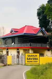 una casa con un cartello davanti di Sanjh Savera Home stay a Dera Gopipur