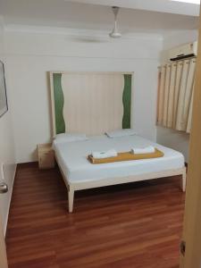 Ένα ή περισσότερα κρεβάτια σε δωμάτιο στο Hotel De Rajnigandha