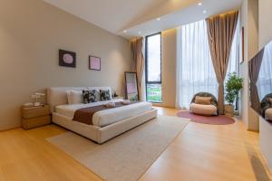 Postel nebo postele na pokoji v ubytování hiii Aura Pool Villa Hotel Pattaya Central + 79 fotografií