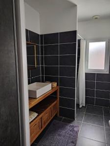 Ένα μπάνιο στο Welcome to Najat's