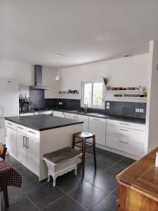 Η κουζίνα ή μικρή κουζίνα στο Welcome to Najat's