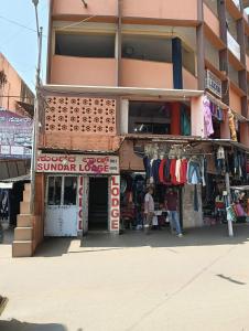 Το κτήριο όπου στεγάζεται  το καταφύγιο +8 φωτογραφίες