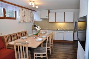 Kuchyň nebo kuchyňský kout v ubytování Haus GANZER