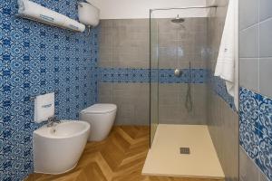 Koupelna v ubytování Hotiday Napoli Vittorio Emanuele