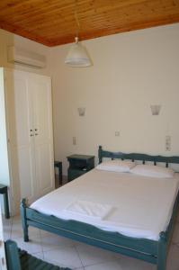 Postel nebo postele na pokoji v ubytování Odysseia Studios and Apartment