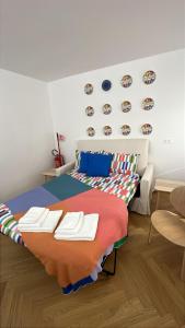 Ένα ή περισσότερα κρεβάτια σε δωμάτιο στο NEST LIVING - Red Velvet