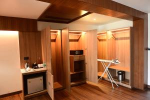 Η κουζίνα ή μικρή κουζίνα στο IJ Crowne