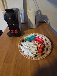 a table with a basket of knives and a coffee maker at Studio Bourgogne 20 in Orléans +5 photos