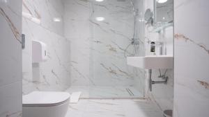 Ένα μπάνιο στο Kikelet Club Hotel +58 φωτογραφίες