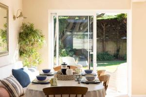 Zahrada ubytování Coastal Comfort for 6 Felpham Beach