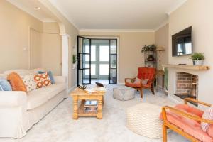 Posezení v ubytování Coastal Comfort for 6 Felpham Beach