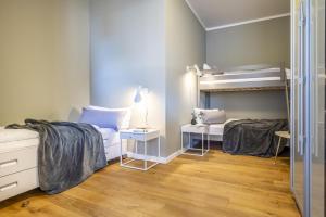 a small bedroom with a bunk bed and a mirror at InselLoft Wohnung 1 in Borkum