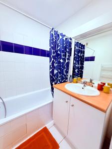 Ένα μπάνιο στο La Parenthèse proche Airbus, Meett, Parking privé proche Aéroport