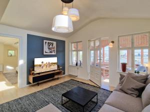 Телевизор и/или развлекательный центр в Brise Villenensemble Bellevue App 07