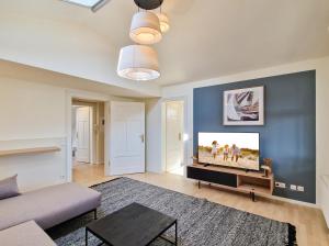 Телевизор и/или развлекательный центр в Brise Villenensemble Bellevue App 07