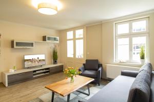a living room with a couch and a tv at Brise Villa Emmi App 04 in Heringsdorf