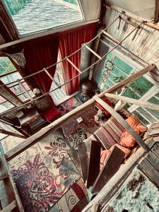 an old bed in a room with a window at Al Aire Libre in San Rafael