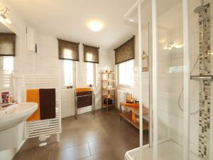 Ένα μπάνιο στο Brise Gartenhaus Emmi App 10