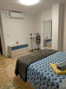 Postel nebo postele na pokoji v ubytování Desigual apartamento con 3 AC