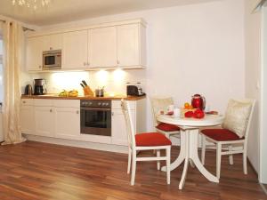 Кухня или мини-кухня в Brise Villa Emmi App 01
