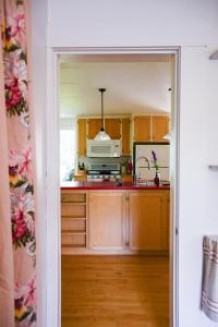 Køkken eller tekøkken på The Waldoboro Inn Room 3