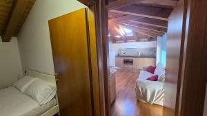 Ένα ή περισσότερα κρεβάτια σε δωμάτιο στο Attico Centrale ad Auronzo