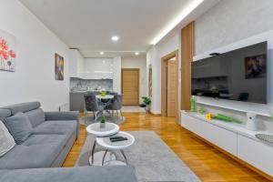 a living room with a couch and a table at Vip Jovan 83 in Zlatibor