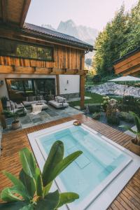 Bazén v ubytování Residence Alpi - Private Spa & Living nebo v jeho okolí