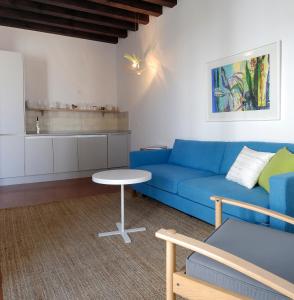Posedenie v ubytovaní Apartamentos La Hoguera