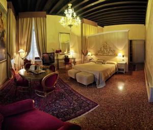 Una cama o camas en una habitación de Hotel Liassidi Palace