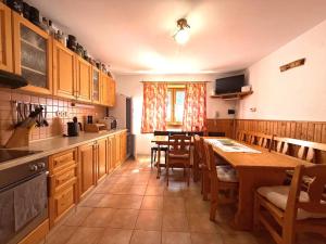 Η κουζίνα ή μικρή κουζίνα στο Chata Salvius +35 φωτογραφίες