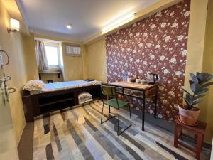 Postel nebo postele na pokoji v ubytování Warm and Cozy Room at Boudha Stupa