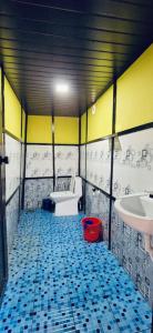 Ένα μπάνιο στο Happy Feet Adventure