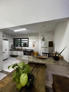 Una cocina o cocineta en Aura Hostel