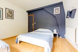 Ένα ή περισσότερα κρεβάτια σε δωμάτιο στο Chez Joséphine et Pierre