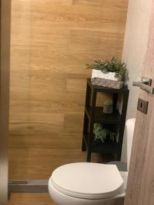 Ένα μπάνιο στο Christos House +6 φωτογραφίες