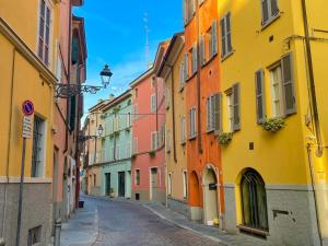 an alley in an old town with colorful buildings at B&B Note di Verdi in Parma