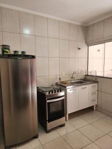 Nhà bếp/bếp nhỏ tại Ap térreo no coração de Boituva +1 ảnh