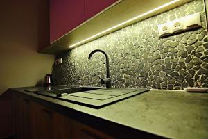 A kitchen or kitchenette at Apartment Luna