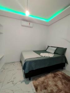 Ένα ή περισσότερα κρεβάτια σε δωμάτιο στο Suíte Master Atins